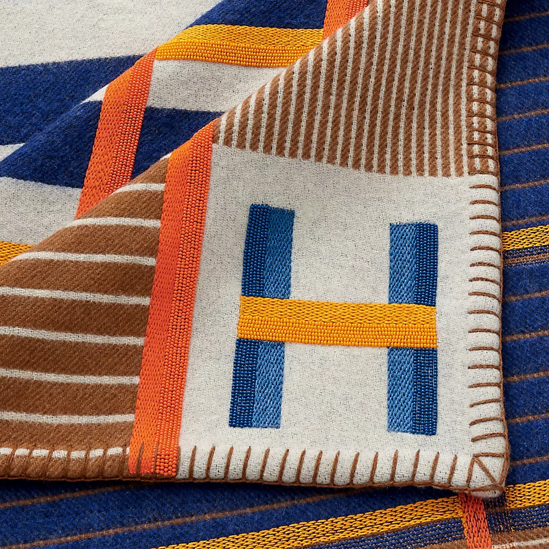 プレード 《アヴァロン・ネオン》